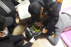 Робот-пылесос засосал голову женщины Робот-пылесос засосал голову женщины