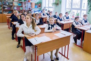 Школьники будут ежедневно петь гимн России Школьники будут ежедневно петь гимн России