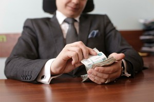 Госслужащих наградят за сообщения о взятках Госслужащих наградят за сообщения о взятках