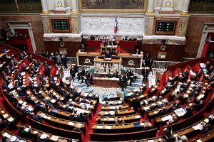 Во Франции решат вопрос доверия властям Во Франции решат вопрос доверия властям