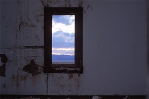 Пьяный сибиряк выпал из окна и остался жив Пьяный сибиряк выпал из окна и остался жив