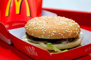 McDonald's задолжал налоги на €1 млрд McDonald's задолжал налоги на €1 млрд