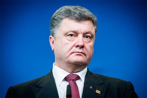 Порошенко получил "коктейль Молотова" Порошенко получил "коктейль Молотова"