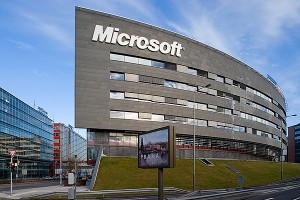 Microsoft уволит 9 тысяч сотрудников Nokia Microsoft уволит 9 тысяч сотрудников Nokia