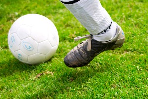 Пара занялась сексом на футбольном поле Пара занялась сексом на футбольном поле