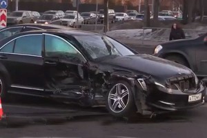 Машину ректора протаранил его же студент Машину ректора протаранил его же студент