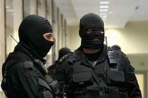 В квартире Немцова идет обыск В квартире Немцова идет обыск