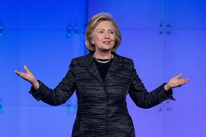 Клинтон вступает в президентскую гонку Клинтон вступает в президентскую гонку