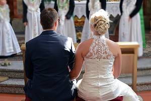 Приставы могут запретить должникам жениться Приставы могут запретить должникам жениться