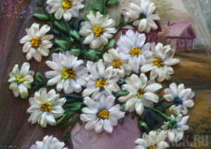 Вышитые атласными лентами картины появились в музее Ткачевых