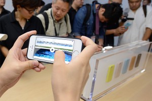 Законы США сделали смартфоны уязвимыми Законы США сделали смартфоны уязвимыми