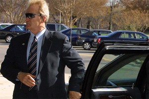 Украинцы нанимают женам охранников-уродов Украинцы нанимают женам охранников-уродов