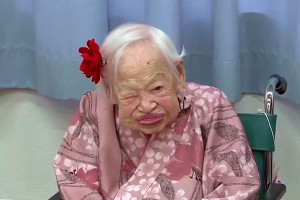Старейшая жительница отмечает день рождения Старейшая жительница отмечает день рождения
