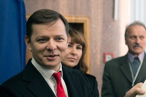 Ляшко разглядывает голых мужчин в Раде Ляшко разглядывает голых мужчин в Раде