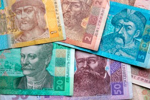 Украинцы забрали из банков около $6 млрд Украинцы забрали из банков около $6 млрд