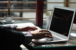 Apple показала золотой 12-дюймовый MacBook Apple показала золотой 12-дюймовый MacBook