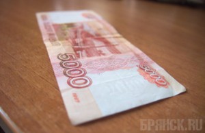 Мужчина сбыл фальшивую купюру в дубровском магазине