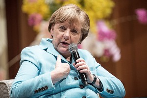 Меркель отказалась праздновать 9 Мая Меркель отказалась праздновать 9 Мая