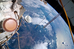 Российские космонавты следят за Донбассом Российские космонавты следят за Донбассом