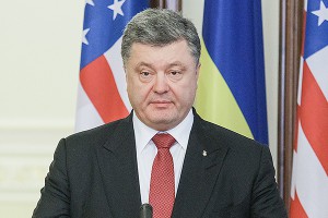 Порошенко разрешил армии открывать огонь Порошенко разрешил армии открывать огонь