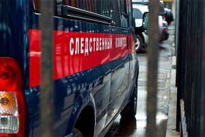 Прохожий поймал выкинутого из окна ребенка Прохожий поймал выкинутого из окна ребенка