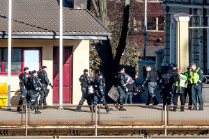 В Литве со страха оцепили вокзал В Литве со страха оцепили вокзал