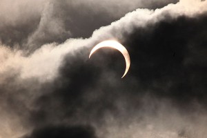 Как наблюдать солнечное затмение Как наблюдать солнечное затмение