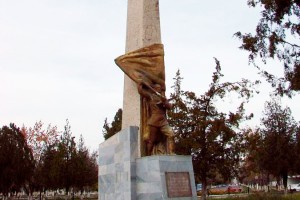 В Узбекистане снесли памятник солдатам В Узбекистане снесли памятник солдатам