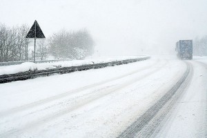 Пассажиры из-за пурги раскачали автобус Пассажиры из-за пурги раскачали автобус