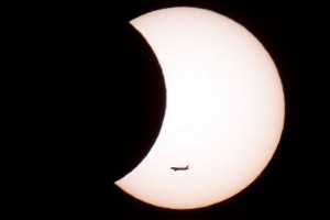 Затмение изменило курсы самолетов Затмение изменило курсы самолетов