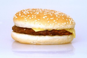 Японцев накормят гамбургерами с одеколоном Японцев накормят гамбургерами с одеколоном