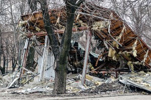 Силовики обстреляли детей в Донбассе Силовики обстреляли детей в Донбассе