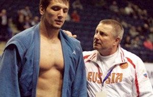 Брянские самбисты поборются за Кубок мира Артем Осипенко (на фото слева)