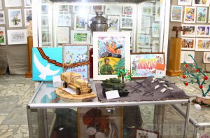 Школьники и учителя приглашают на выставку своих работ