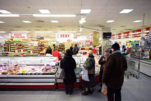 Поляки массово скупают товары из России Поляки массово скупают товары из России