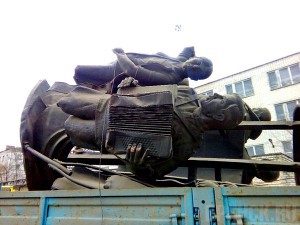 Власти клянчат у горожан деньги на памятник «Весна 45-го»