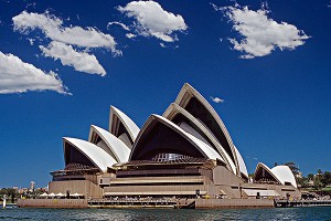 Австралия неуклюже копирует действия Запада Австралия неуклюже копирует действия Запада