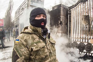 Боевики "Айдара" захватили хлебопекарню Боевики "Айдара" захватили хлебопекарню