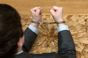 Чиновник-террорист получил 9 лет колонии Чиновник-террорист получил 9 лет колонии