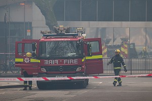 В Лондоне два дня бушует подземный пожар В Лондоне два дня бушует подземный пожар