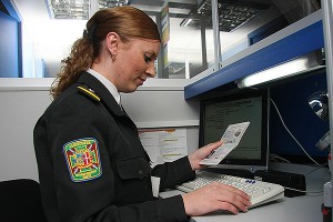 Украинцы остались без новых загранпаспортов Украинцы остались без новых загранпаспортов