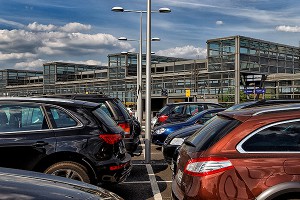 Мать бросила сына в машине ради свидания Мать бросила сына в машине ради свидания