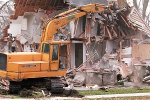 В Омске снесли дом с жильцами В Омске снесли дом с жильцами