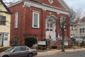 Крыша рухнула на верующих в Пасху Крыша рухнула на верующих в Пасху