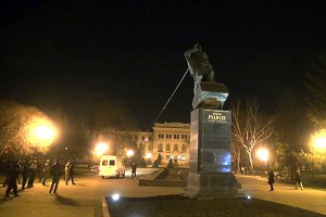 Три советских памятника снесли в Харькове Три советских памятника снесли в Харькове