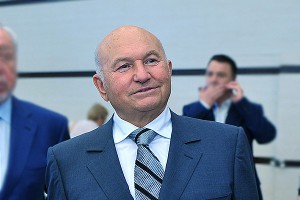 Лужков предложил Михалковым свою гречку Лужков предложил Михалковым свою гречку