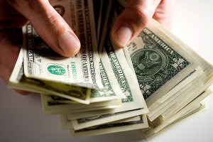 Обменивать валюту станет сложнее Обменивать валюту станет сложнее