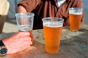 Пиво в пластиковых бутылках хотят запретить Пиво в пластиковых бутылках хотят запретить