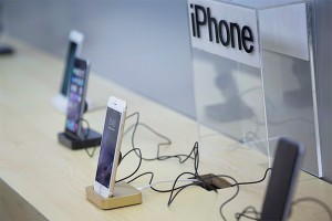 Apple снизила цены на iPhone в России Apple снизила цены на iPhone в России