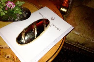 Золотой батон Януковича объявлен в розыск Золотой батон Януковича объявлен в розыск